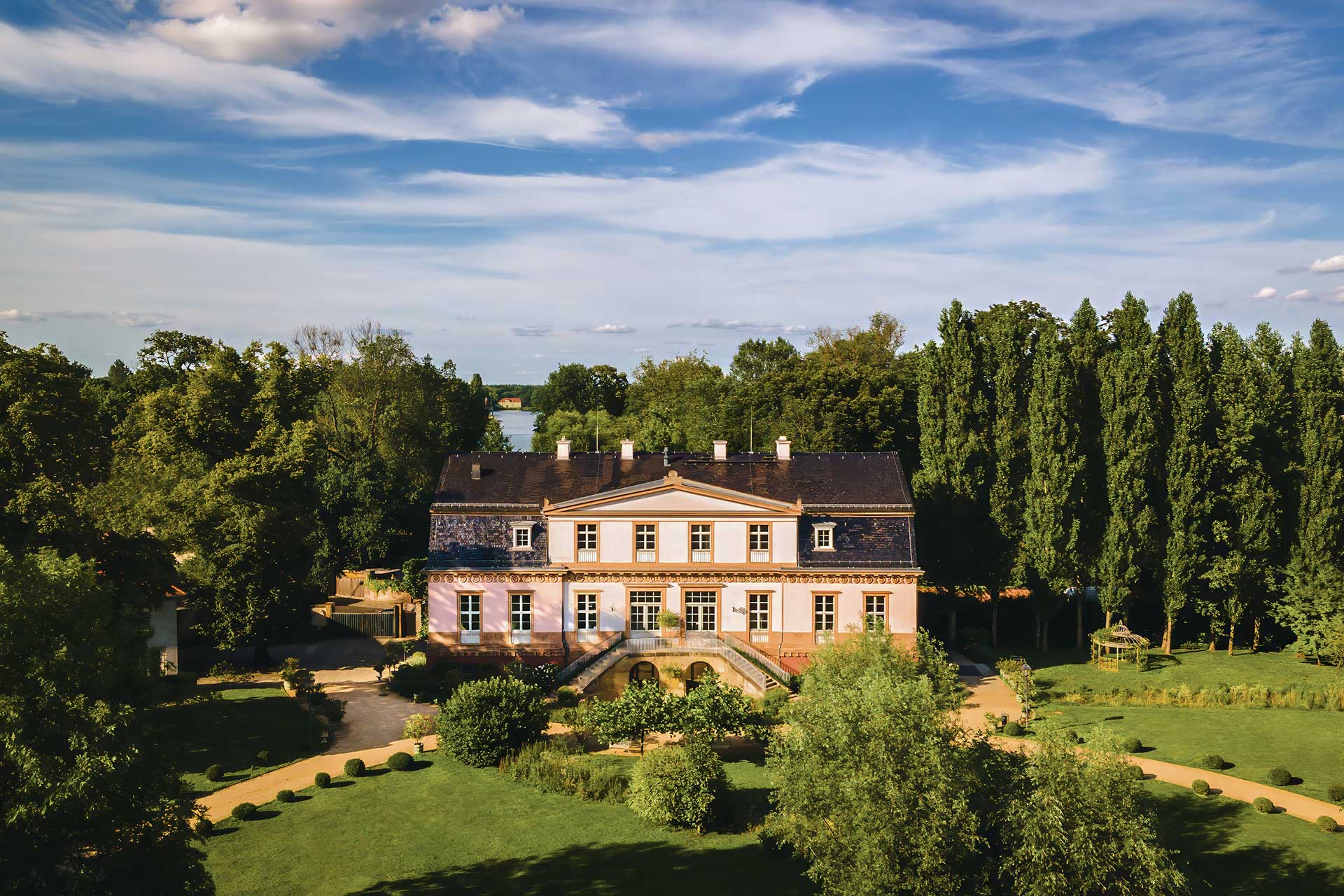 Luftaufnahme des Palais Lichtenau in Potsdam